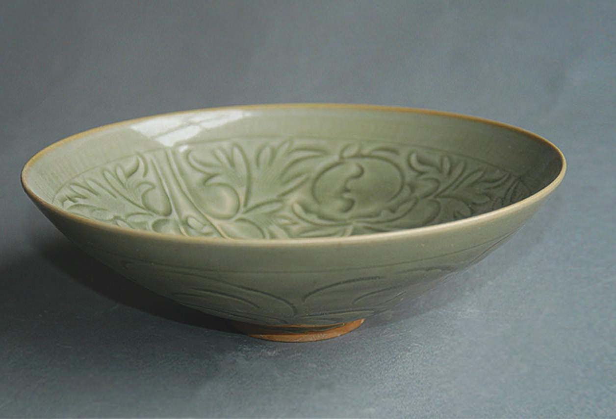 耀州窑青釉牡丹纹刻花瓷碗